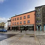 Daire The Helm Westport
