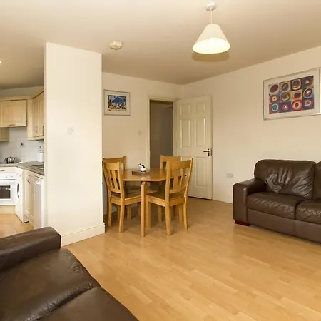 The Helm Apartments & Lodge B&B *